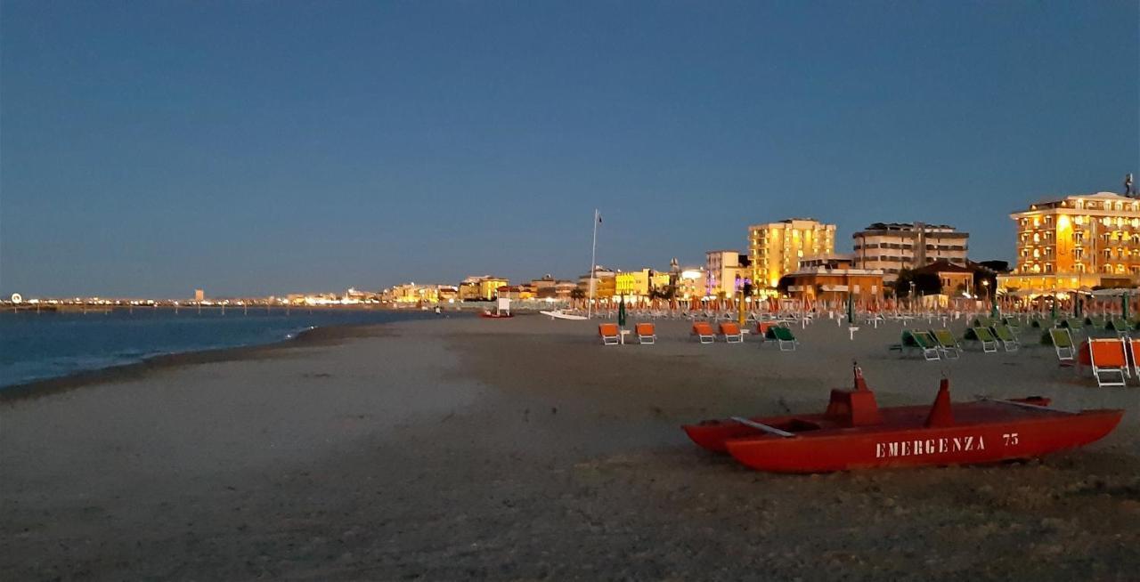 Hotel Eugenio Rimini Luaran gambar