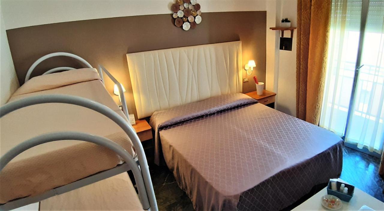 Hotel Eugenio Rimini Luaran gambar