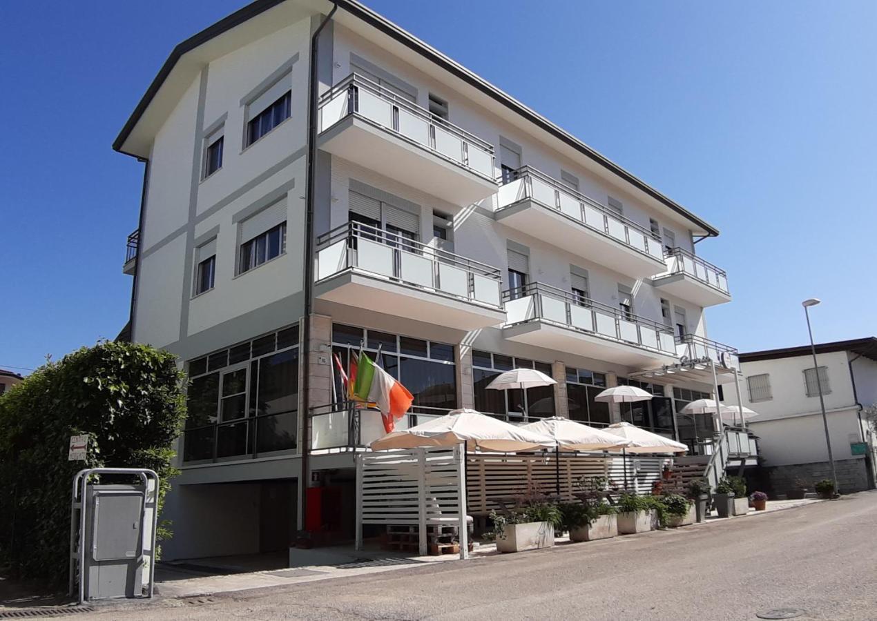 Hotel Eugenio Rimini Luaran gambar