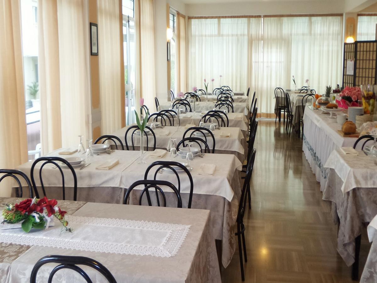 Hotel Eugenio Rimini Luaran gambar
