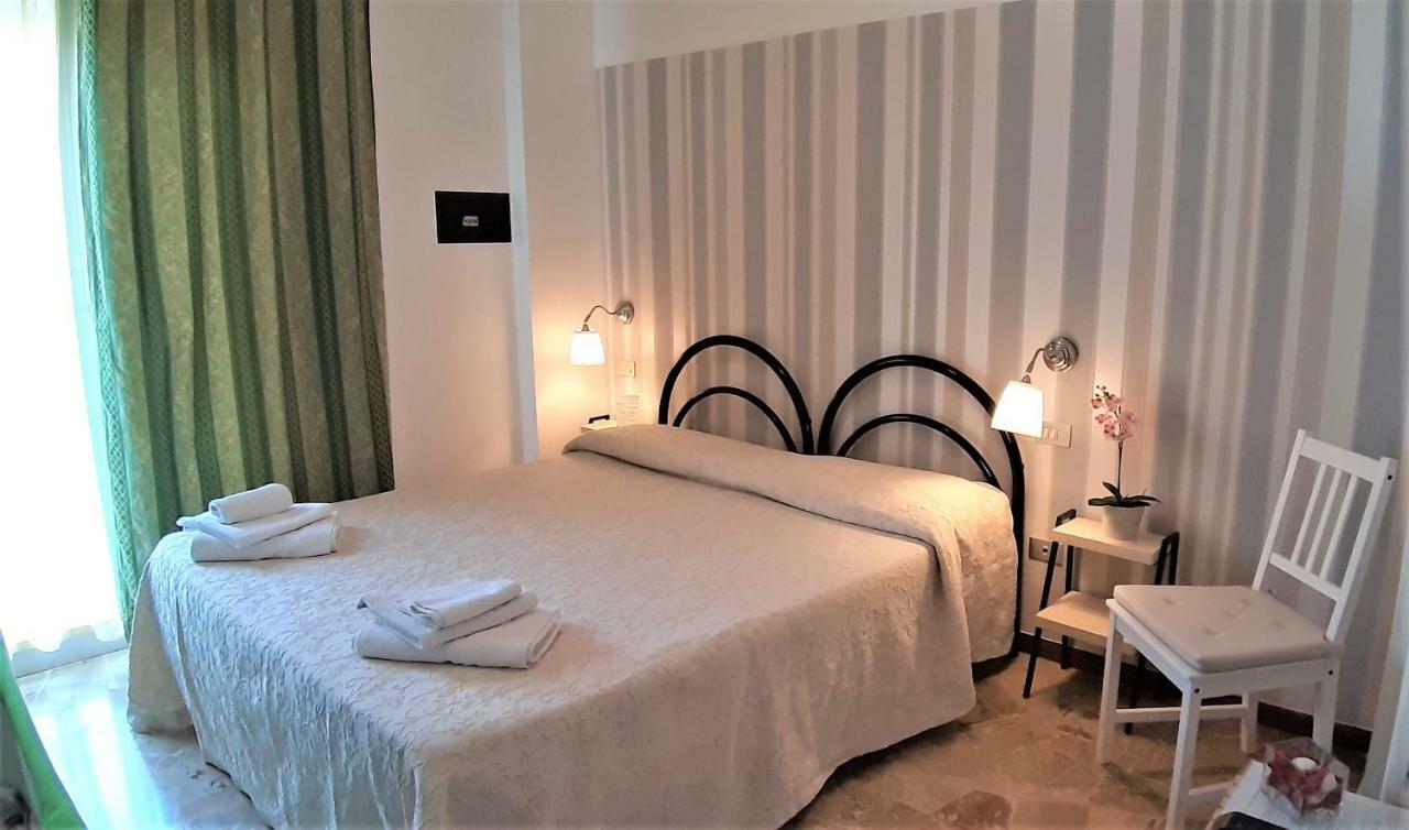 Hotel Eugenio Rimini Luaran gambar