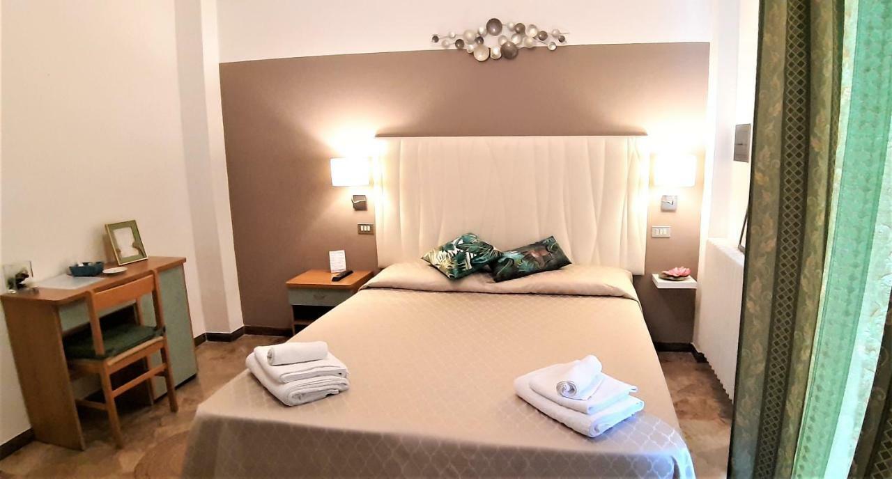 Hotel Eugenio Rimini Luaran gambar